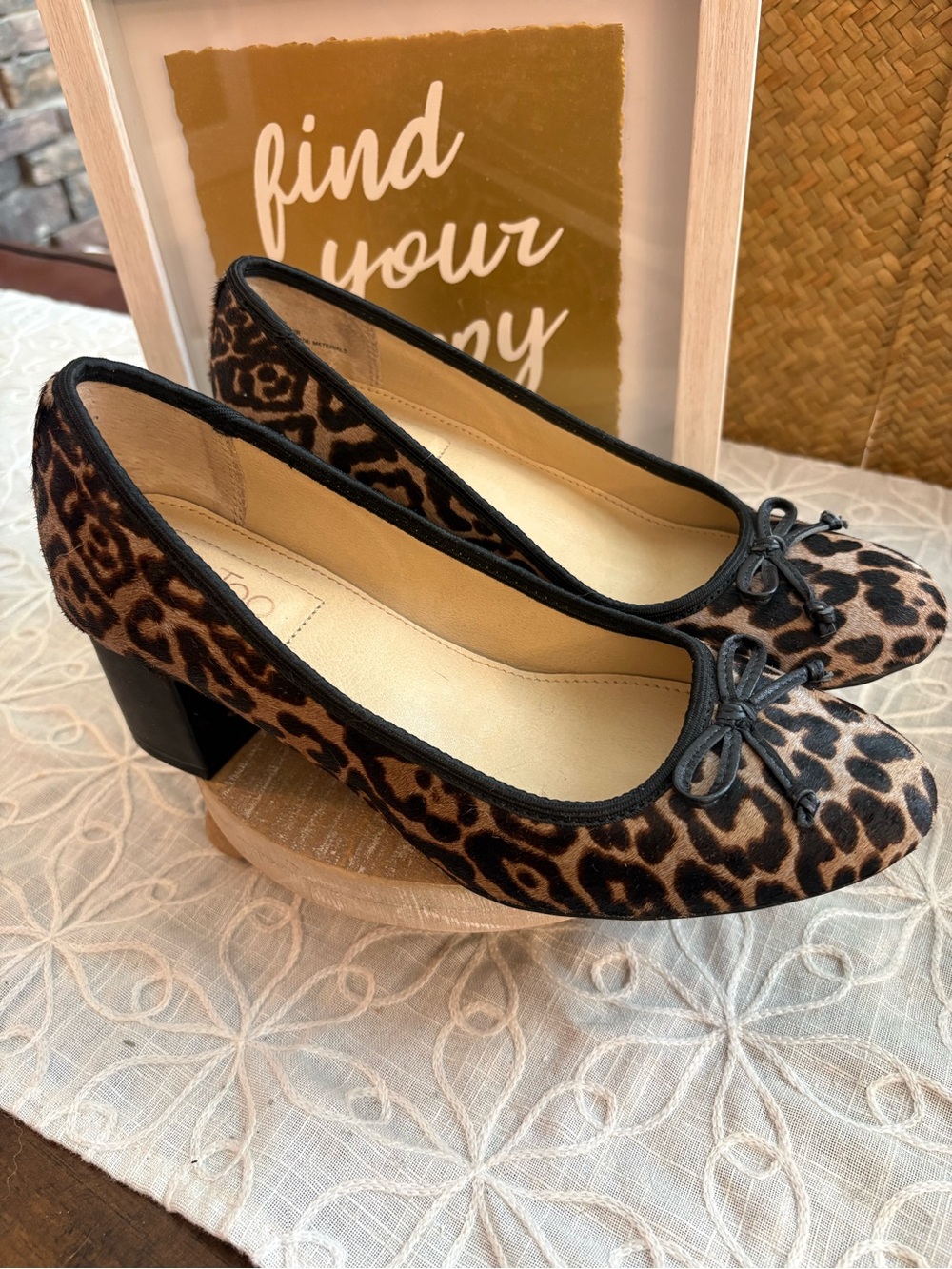 Me Too Lily Leopard Calf Hair Block Heel Pumps Bow Shoes Size 7.5M